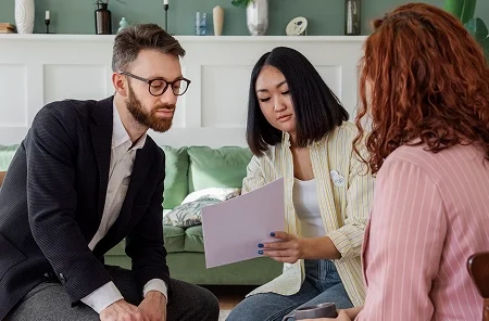 Divorce attorney providing legal advice